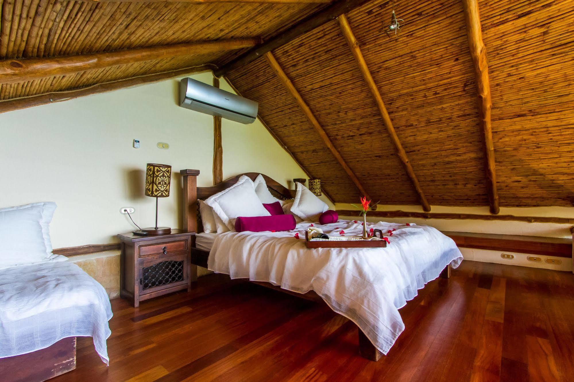 Issimo Suites Boutique Hotel & Spa - Adults Only 曼努埃尔安东尼奥 外观 照片