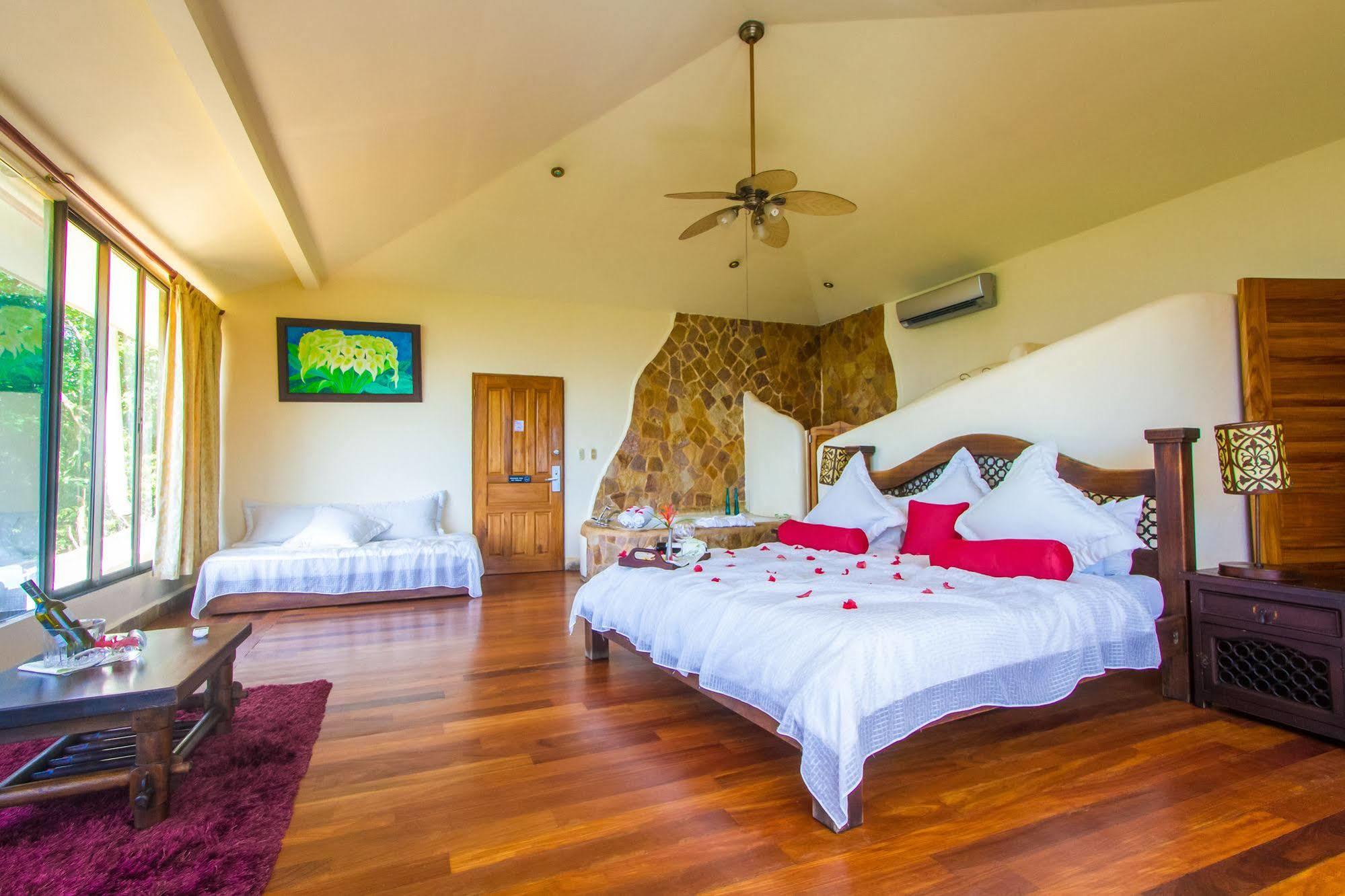 Issimo Suites Boutique Hotel & Spa - Adults Only 曼努埃尔安东尼奥 外观 照片