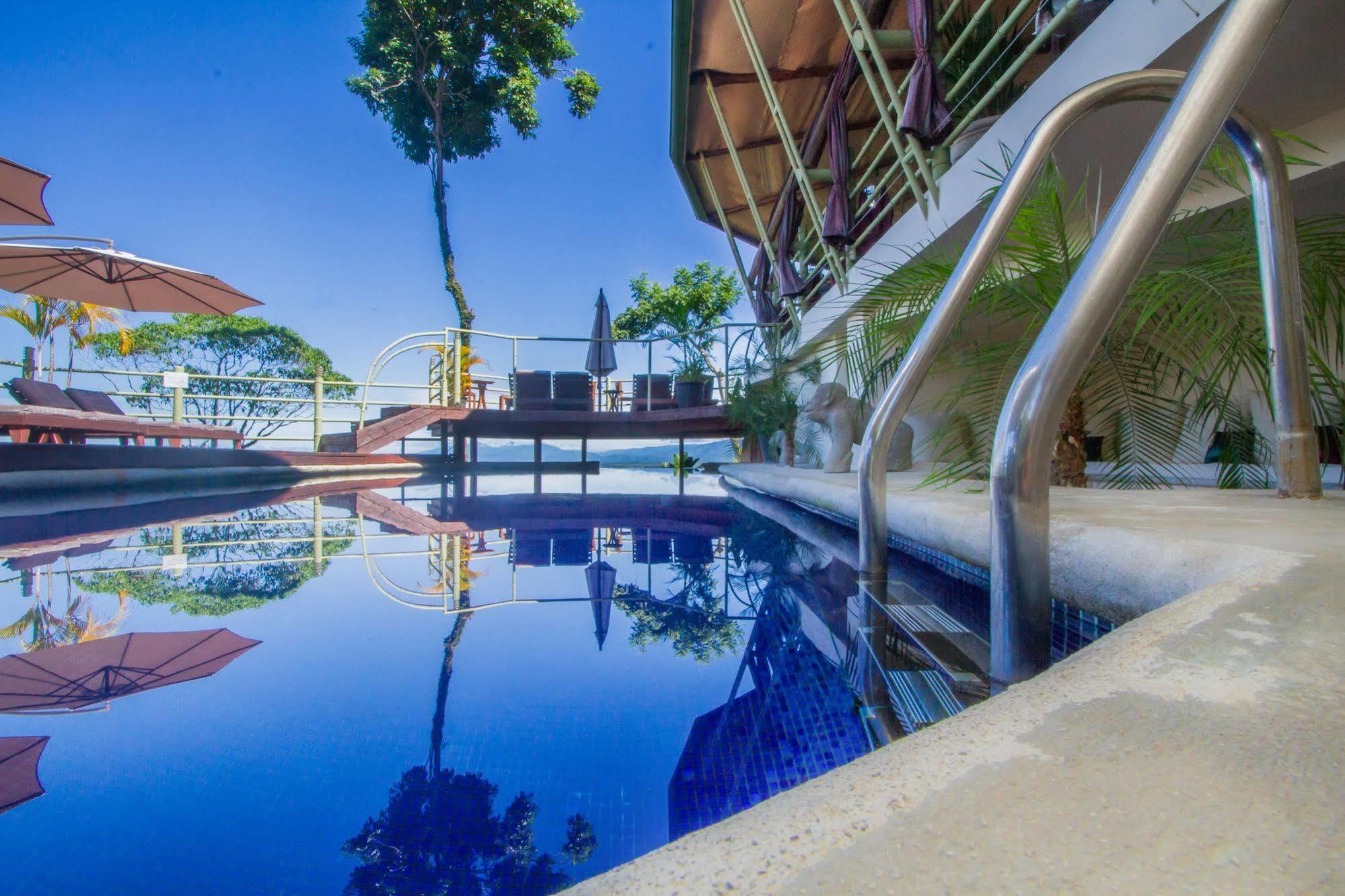 Issimo Suites Boutique Hotel & Spa - Adults Only 曼努埃尔安东尼奥 外观 照片